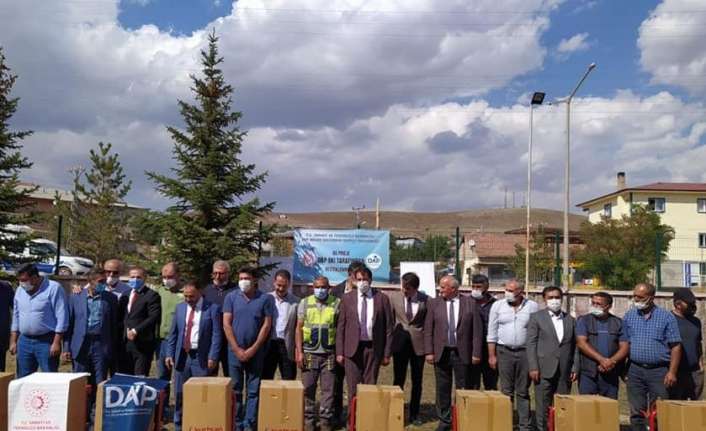 Erzincan’ın Otlukbeli ilçesinde “Otlukbeli’nde Modern Hayvancılığın Geliştirilmesi” projesi kapsamında 120