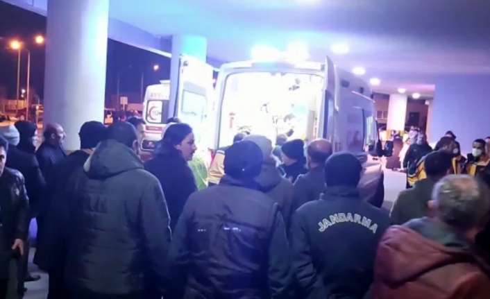 Erzincan Otogarı içerisinde ipte asılı halde bulunan genç, hastaneye kaldırıldı.
