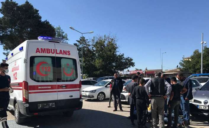 Erzincan’da boşanma davası için adliyeye gelen bir kişi, sinir krizi
