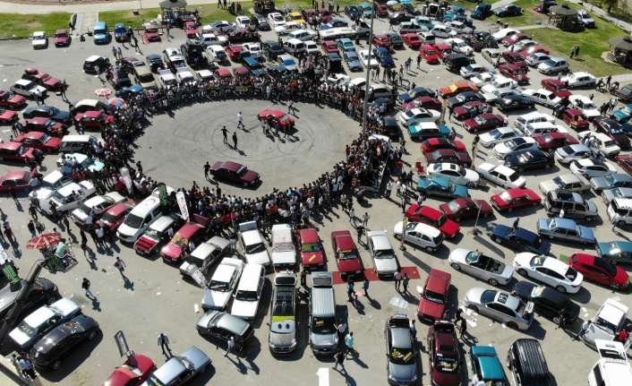 Erzincan’da modifiye araç tutkunlarını bir araya getiren drift gösterisi etkinliği
