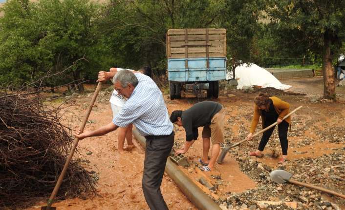 Meteorolojiden Erzincan için kuvvetli yağış uyarısında bulunuldu. Kısa süreli yağışın