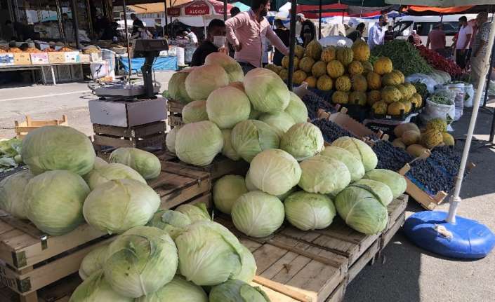 Havaların soğumaya başlamasıyla yaz sebzeleri azalırken, kış sezonu ürünleri pazarlarda