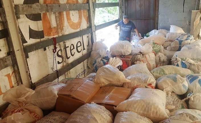 Erzincan’dan batıya köylüler hazırladıkları kışlık yiyecekleri pandemi nedeniyle otobüs bulmakta