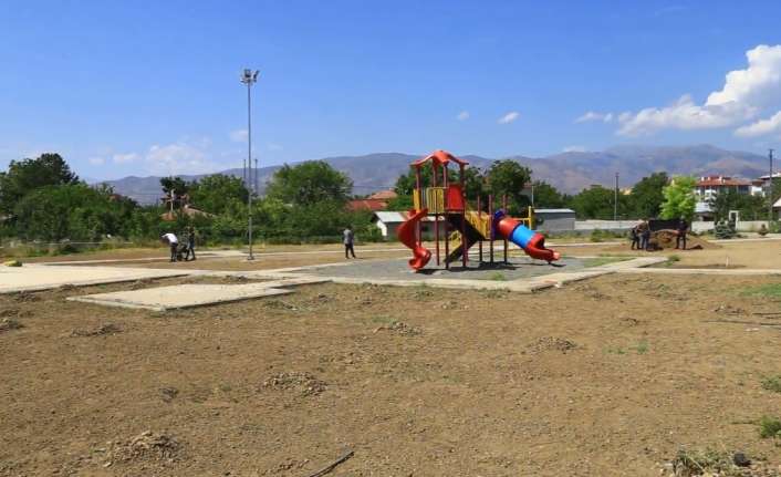 Erzincan Belediyesi Park ve Bahçeler Müdürlüğü tarafından kentin muhtelif bölgelerinde