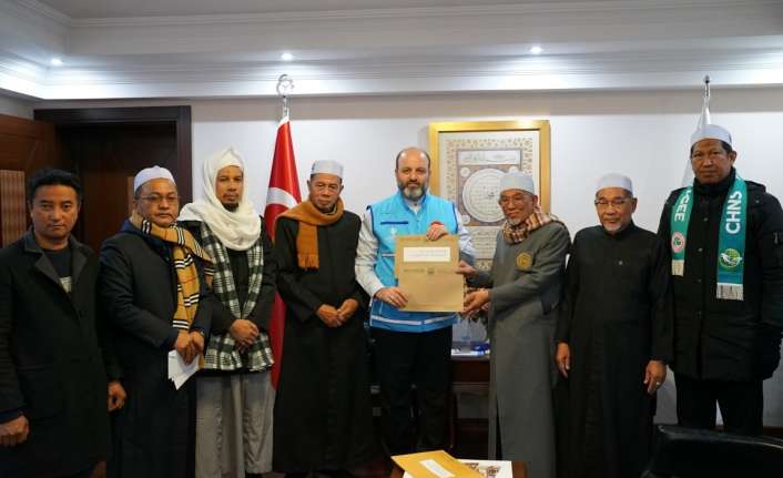 Tayland Patani’den gelen bir heyet, 10 ili etkileyen depremin yaralarının