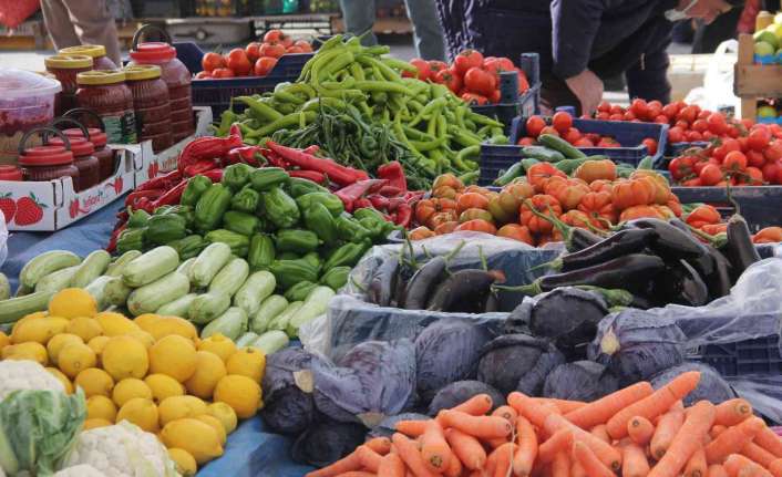 Erzincan’da ki halk pazarlarında sebze fiyatları cep yakıyor.