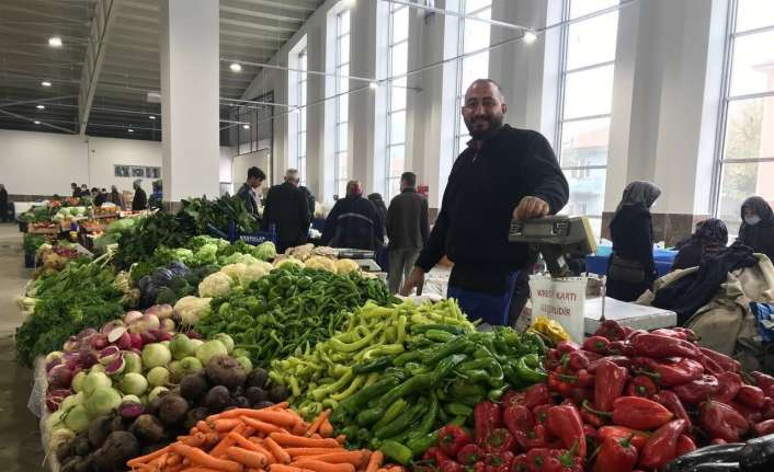 Erzincan’da semt pazarlarında fiyatlar geçen haftaya göre düştü.