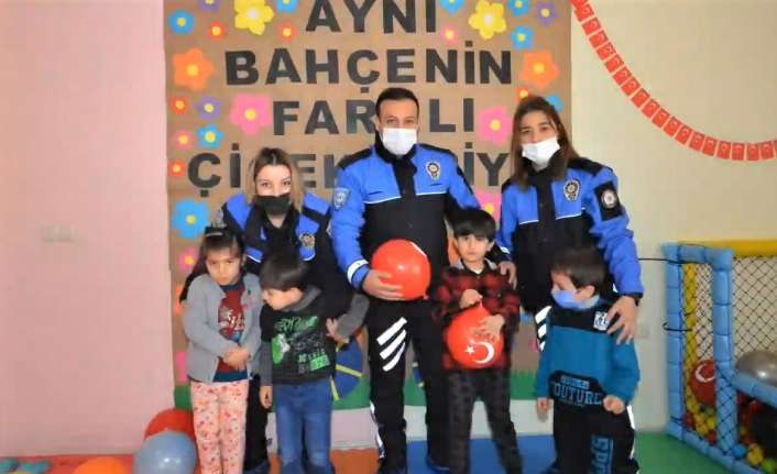 Erzincan’da bulunan özel gereksinimli öğrenciler, polisler ile bir araya gelerek