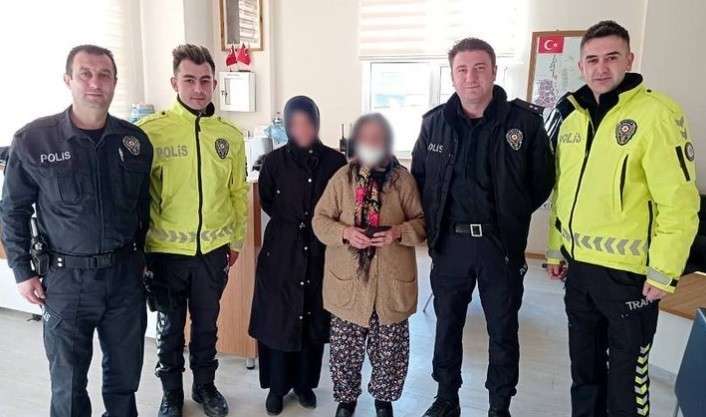 Erzincan’da duyarlı bir vatandaş tarafından bulunan 9 bin 800 lira