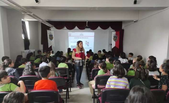 ERZİNCAN'DA POLİS EKİPLERİNCE, "GÜVENLİ OKUL GÜVENLİ GELECEK" PROJESİ ÇERÇEVESİNDE KENT
