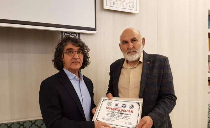 Türkiye Yazarlar Birliği Erzincan Şubesinin programında konuşan Prof. Dr. Mehmet