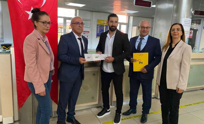 PTT’den 183'ncü müşteriye sürpriz hediye Posta ve Telgraf Teşkilatı’nın 183 ’üncü kuruluş yıldönümü nedeniyle Erzincan’da