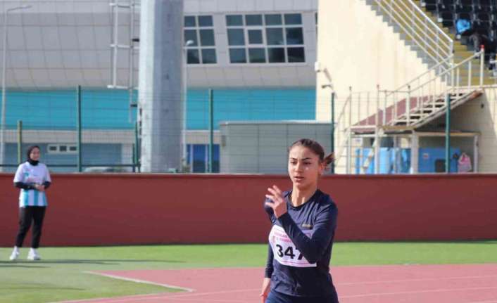 Erzincan’da, Okul Sporları Puanlı Atletizm il birinciliği müsabakaları yapıldı. Sporcular