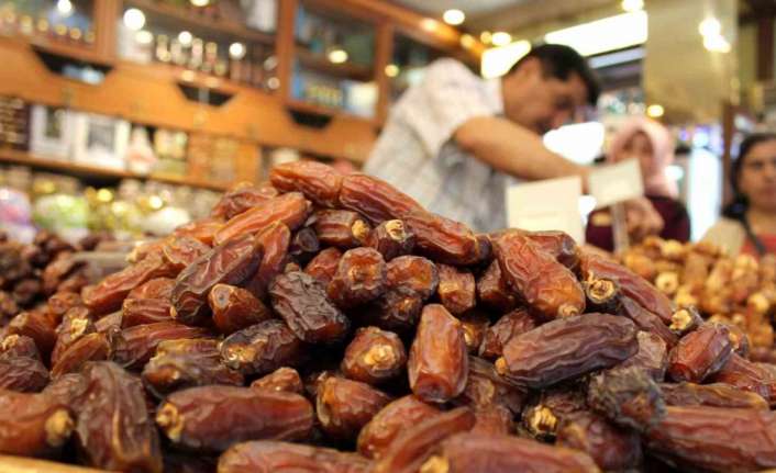 Ramazan ayı ile özdeşleşmiş hurma tezgahta yerini aldı.