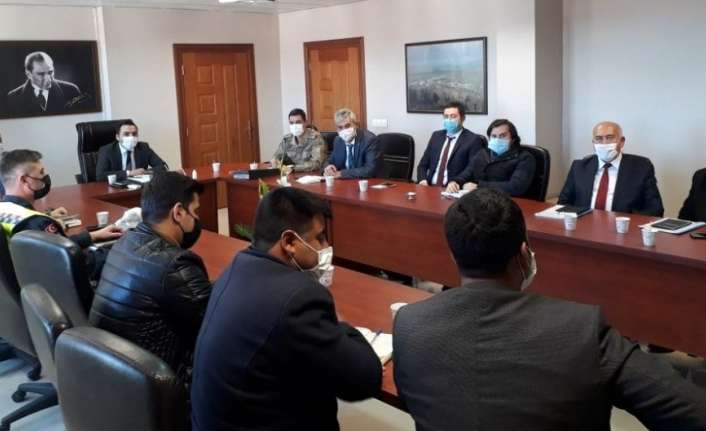 Erzincan’ın Refahiye ilçesinde Kaymakam Eyüp Kaykaç başkanlığında kış tedbirlerinin görüşüldüğü
