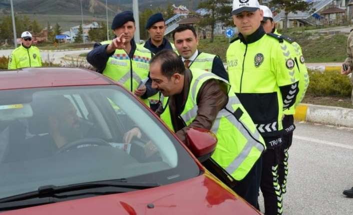 Erzincan’ın Refahiye ilçesinde kaymakam ve belediye başkanının katılımıyla  "Yayalar