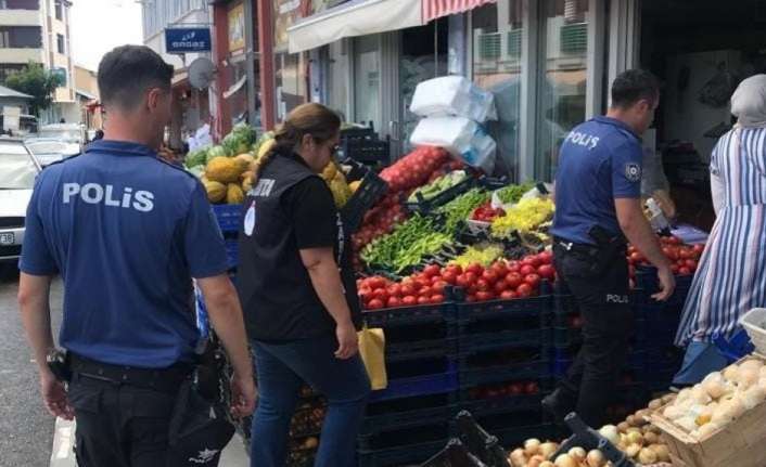 Erzincan’ın Refahiye ilçesinde zabıta ve polisten oluşan ekipler tarafından işyerlerine
