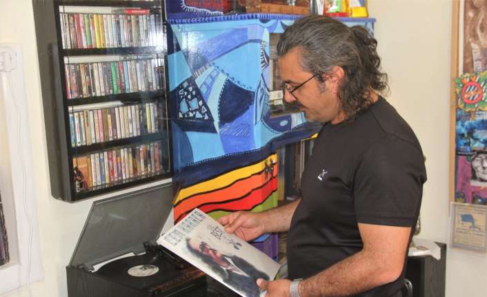 Erzincan’da resim öğretmenliği yapan Cem Bahadır Çevik, pandemi döneminde nostaljik