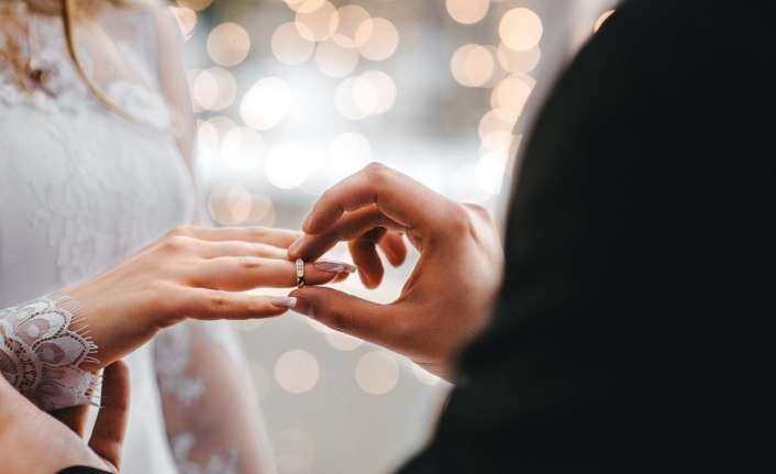 Evlenme istatistiklerine göre; 16-17 yaş grubunda olan kız çocuklarının resmi