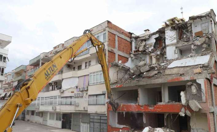 Erzincan Baro Başkanı Adem Aktürk, binasının riskli olduğunu düşünen herkesin,