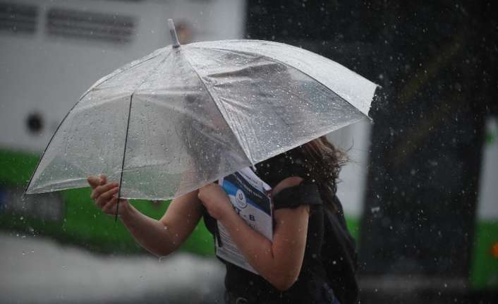 Doğu Anadolu Bölgesinde gece saatlerine kadar aralıklı sağanak yağış bekleniyor.