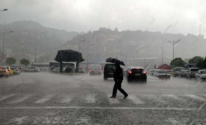 Doğu Anadolu Bölgesindeki 3 ilde gök gürültülü sağanak yağış bekleniliyor.