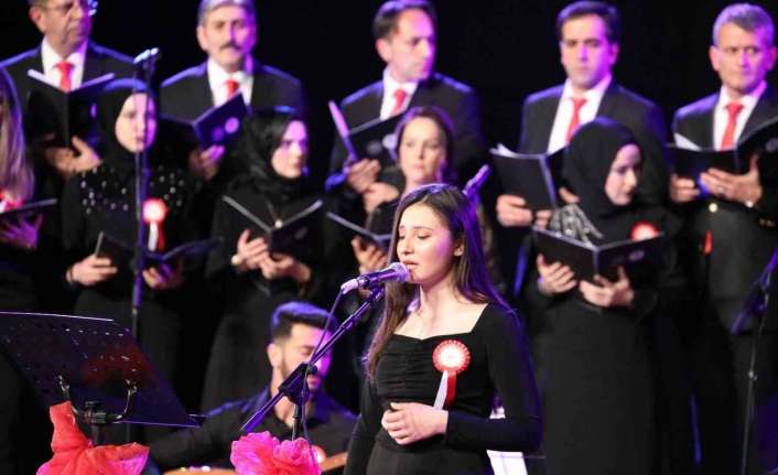 Erzincan’da 14 Mart Tıp Bayramı, sağlık çalışanlarından oluşan koro eşliğinde