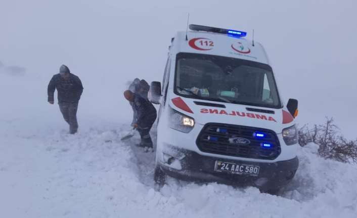 Kar, tipinin köy yollarını kapama noktasına geldiği Erzincan’ın yüksek kesimlerinde