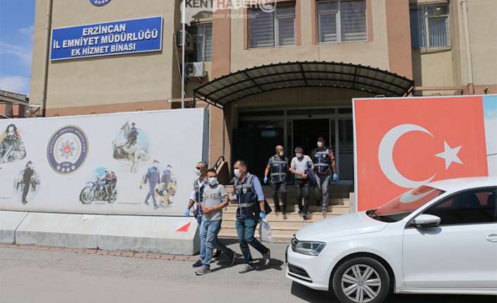 Daha önceden çeşitli illerde gezerek sahte altın dolandırıcılığı yaptığı belirlenen