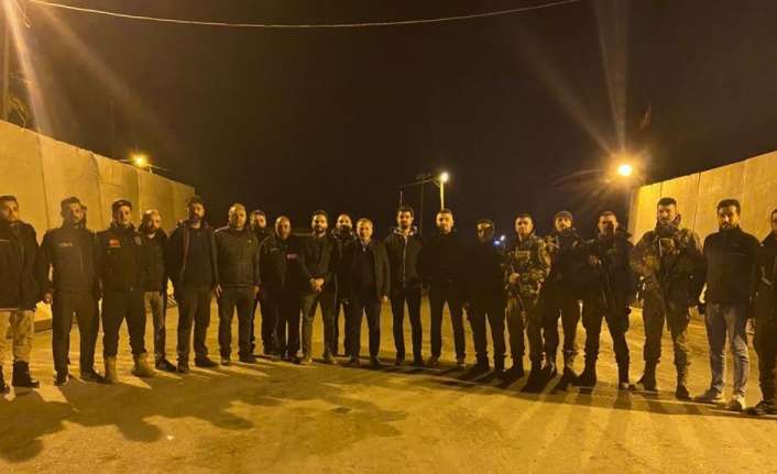 Erzincan İl Emniyet Müdürü Kenan Kurt, uygulama noktasında görevli polislerle