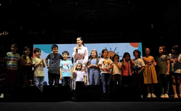 Erzincan’da sahne alan Elif Buse Doğan vatandaşlara unutulmaz bir akşam
