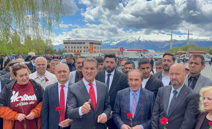 1 Mayıs Emek ve Dayanışma günü etkinliklerine katılan CHP Erzincan