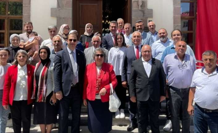 CHP'li Mustafa Sarıgül, Erzurum Kongresi 104'üncü Yıl Dönümü törenine katıldı.