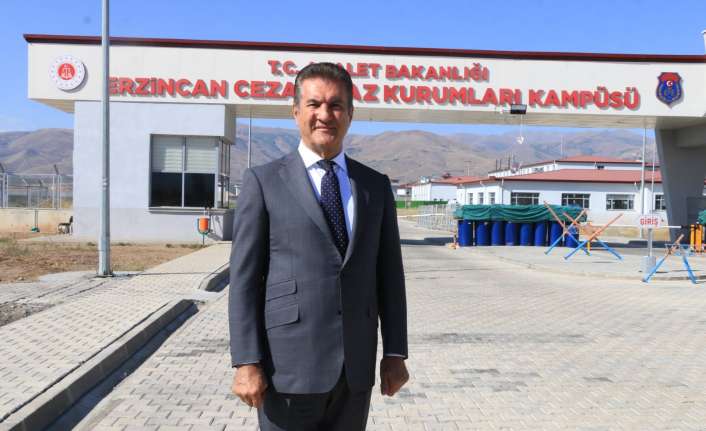 Erzincan Ceza İnfaz Kurumları kampusu önünde basın açıklamasında bulunan CHP