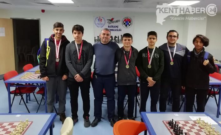 Erzincan Yıldızlar Satranç İl Birinciliği 13-18 yaş kategorisi turnuvası sona