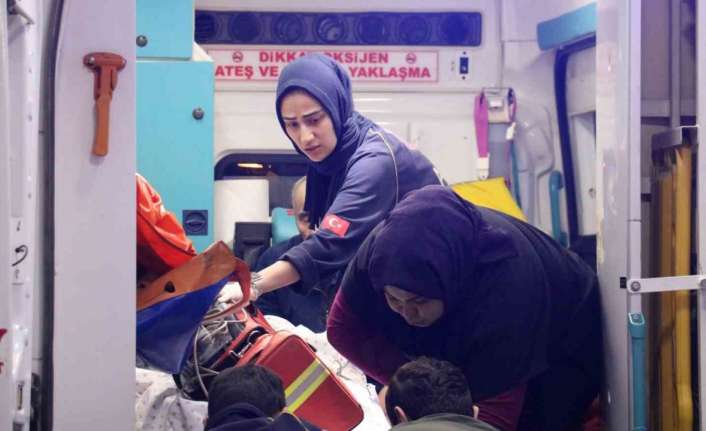 ÖZBEKİSTANLI GRUBUN İÇERİSİNDE BULUNDUĞU MİNİBÜS SİVAS- ERZİNCAN KARA YOLU ZARA