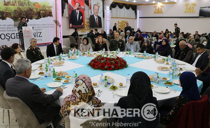 Şehit aileleri ve gaziler için düzenlenen geleneksel iftar yemeği bu