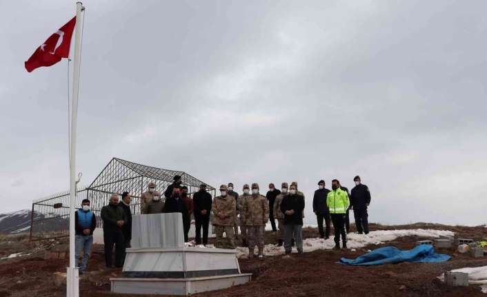 28 Şubat 2016 tarihinde Erzurum’da başına çatıdan buz düşmesi sonucu