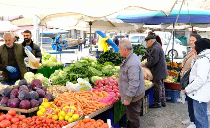 ERZİNCAN’DA RAMAZAN AYININ İLK HAFTASINDA SEMT PAZARLARINDA YOĞUNLUK YAŞANDI