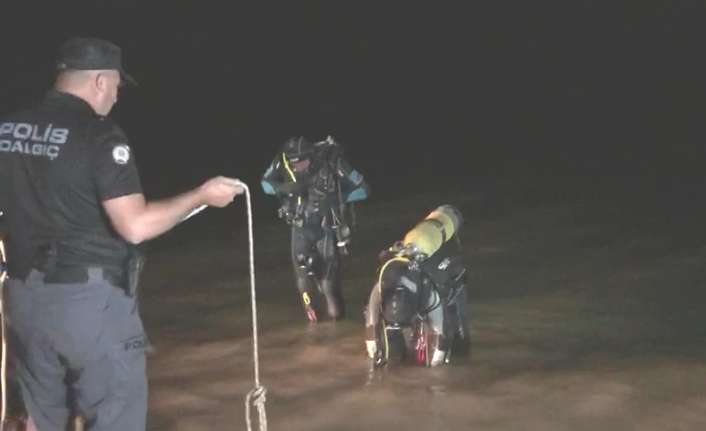 Erzincan’da yüzmek için girdiği gölette boğulan genç adamın cesedine ulaşıldı.