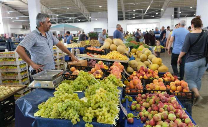 Erzincan’da semt pazarlarında yaşanan bolluk fiyatlara olumlu yansıdı. Karpuz 1,5