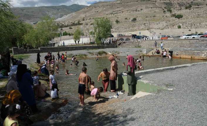 Erzincan’da aşırı sıcaklardan bunalan