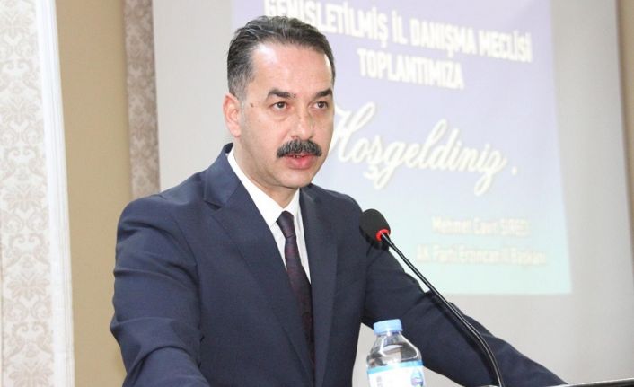 AK Parti Erzincan İl Başkanı Mehmet Cavit Şireci, çiftçilerin sulama