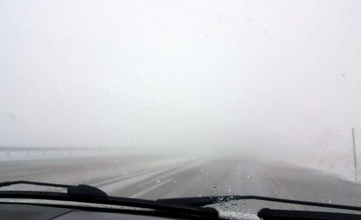 Doğu Anadolu Bölgesinde sabah saatlerinde sis etkili oldu. Görüş mesafesi