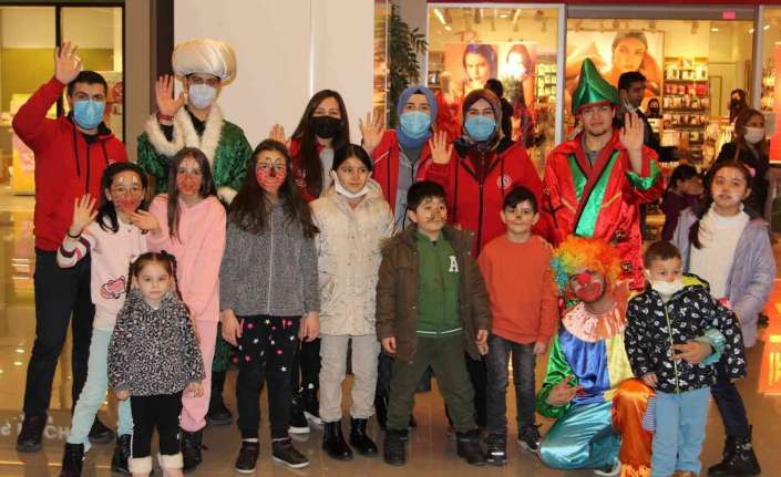 Erzincan Gençlik Merkezi “sosyal medyadan sosyal meydana” sloganıyla çocuklar ve
