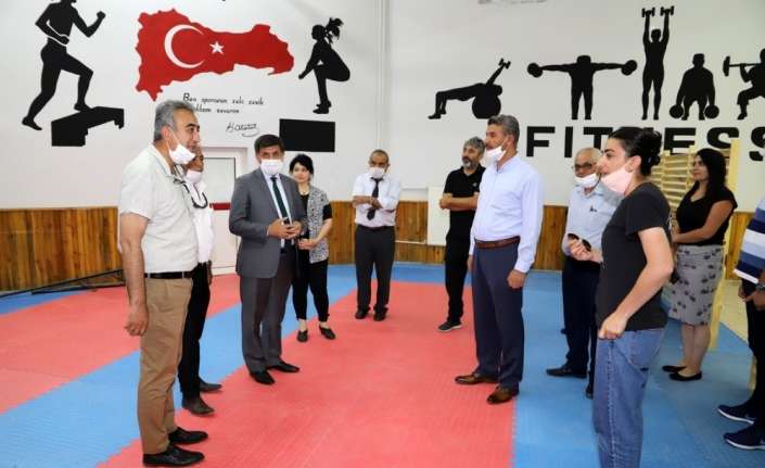 Erzincan’ın Ulalar Beldesindeki belediyeye ait hizmet binasının bodrum katı spor