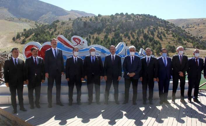 Gençlik ve Spor Bakanı Mehmet Muharrem Kasapoğlu, Erzincan’da Ergan Dağı