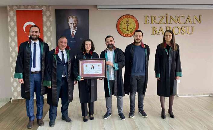 Erzincan Barosu’nda stajını başarıyla tamamlayan avukatlar yemin ederek ruhsatnamelerini aldı