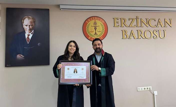 Erzincan Barosu’nda stajını başarıyla tamamlayan avukatlar yemin ederek ruhsatnamelerini aldı