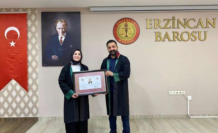 Erzincan Barosu’nda stajını başarıyla tamamlayan avukatlar yemin ederek ruhsatnamelerini aldı